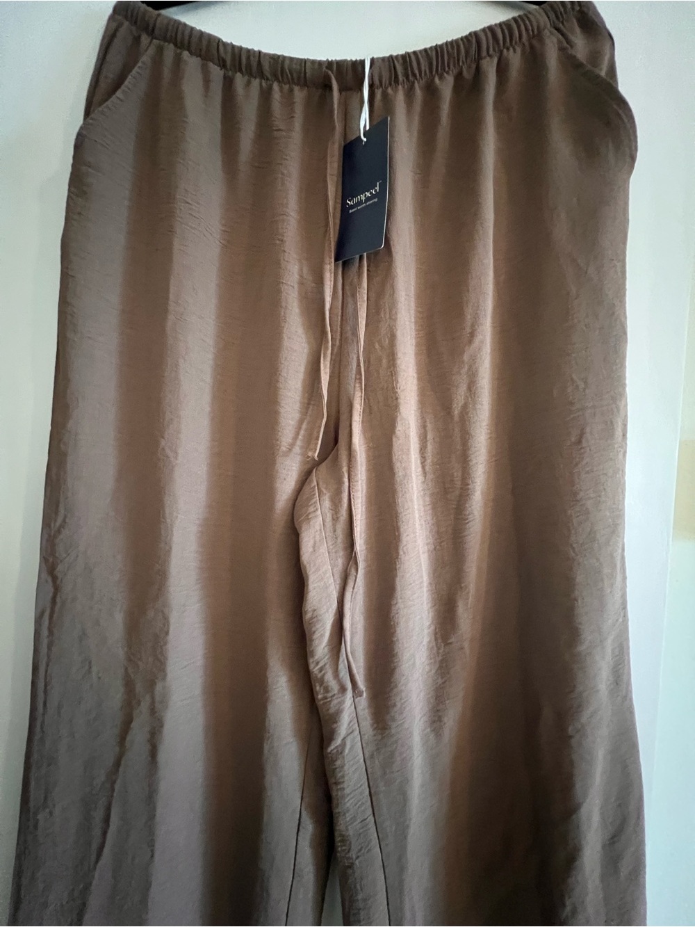 Relaxed Wide-Leg Linen-Feel Pants in Taupe